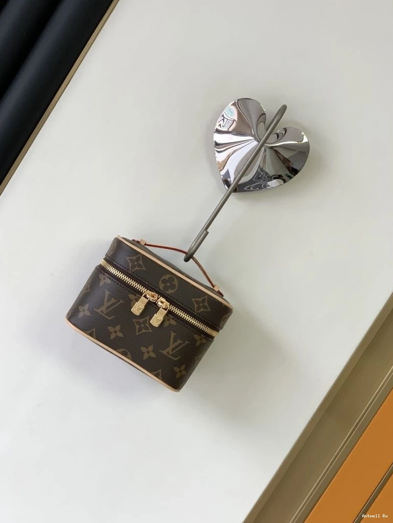 Cosmetic Louis SmoothTexture Vuitton Bags 93793 0717